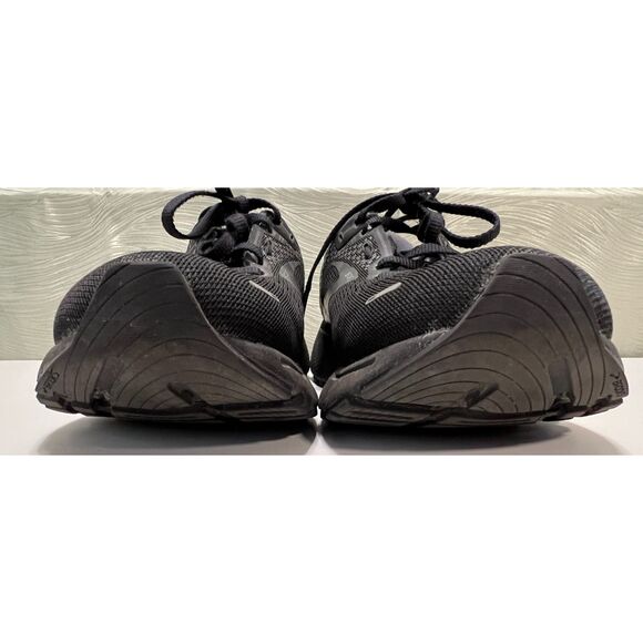 Brooks Ghost 14 Running Shoes in black. Size 9(W). - Picture 2 of 10